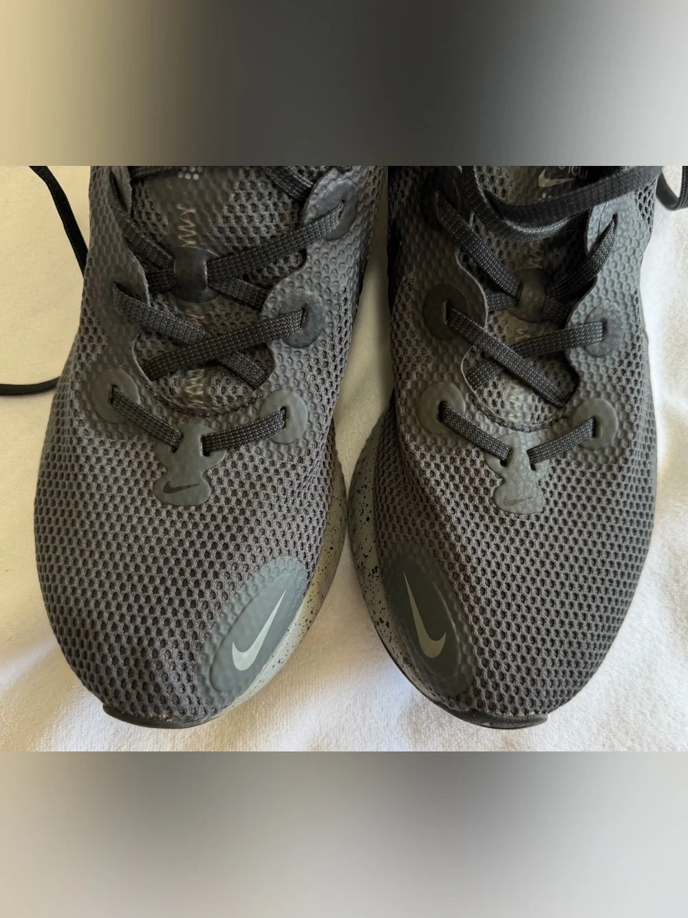 Nike Renew Run Men’s Size 11 Gray Black Running Shoes CZ9263-001